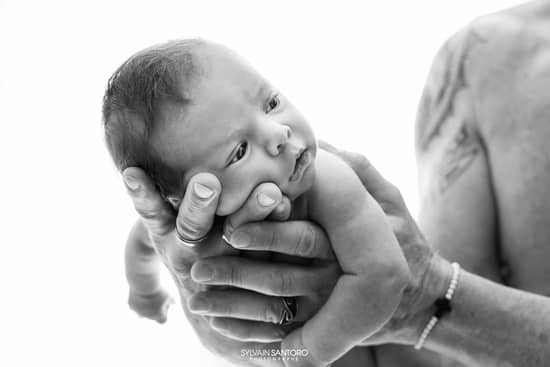 Photographe naissance à Valbonne